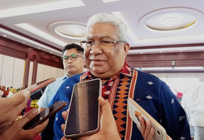 
 Ketgam : Gubernur Provinsi Sultra, Ali Mazi saat menghadiri pengukuhan DPD Parmas Sultra, bertempat di salah satu hotel Kota Kendari.
